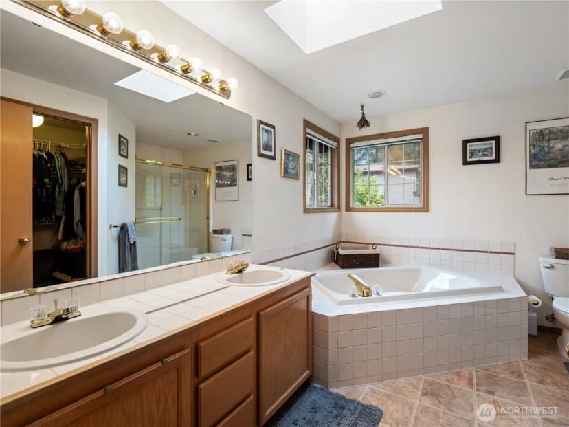 Property photo for 8221 122nd Avenue Ne, Kirkland photo 20