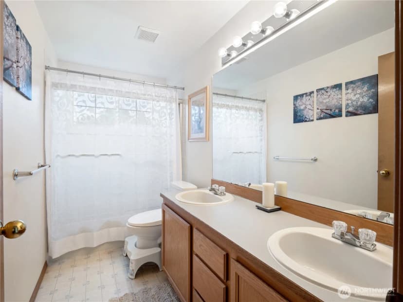Property photo for 8221 122nd Avenue Ne, Kirkland photo 16