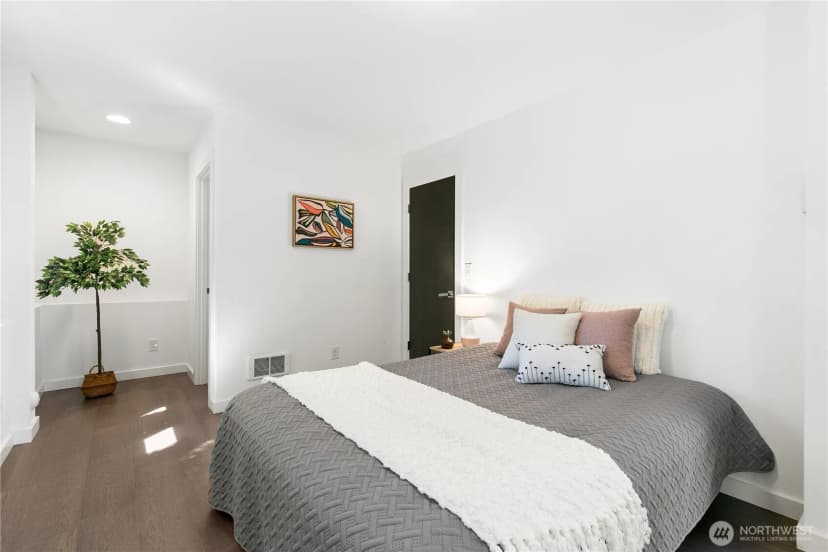 Property photo for 4725 35th Avenue S, Seattle photo 4