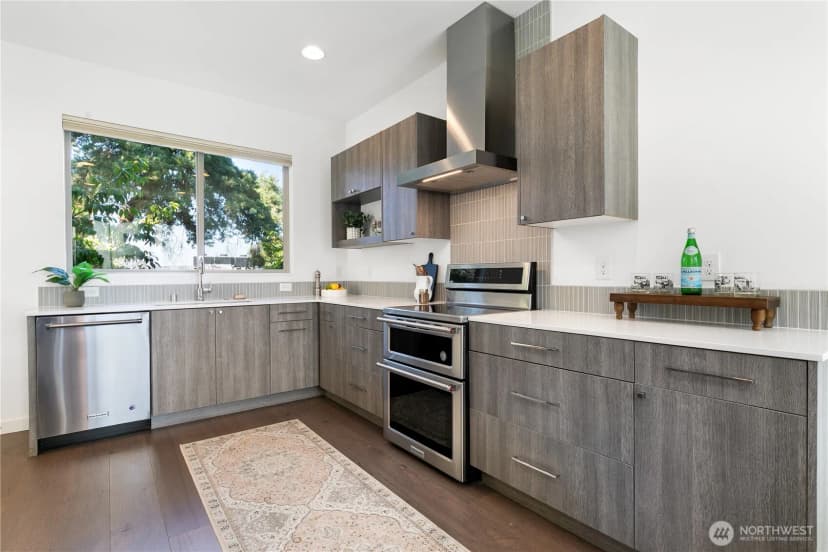 Property photo for 4725 35th Avenue S, Seattle photo 9