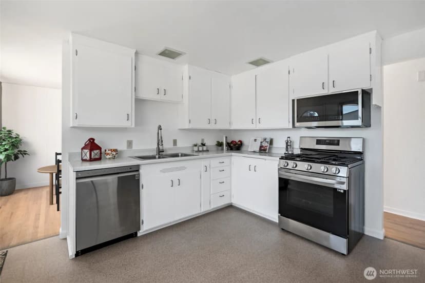 Property photo for 88 Sw 8th Avenue, Oak Harbor photo 11