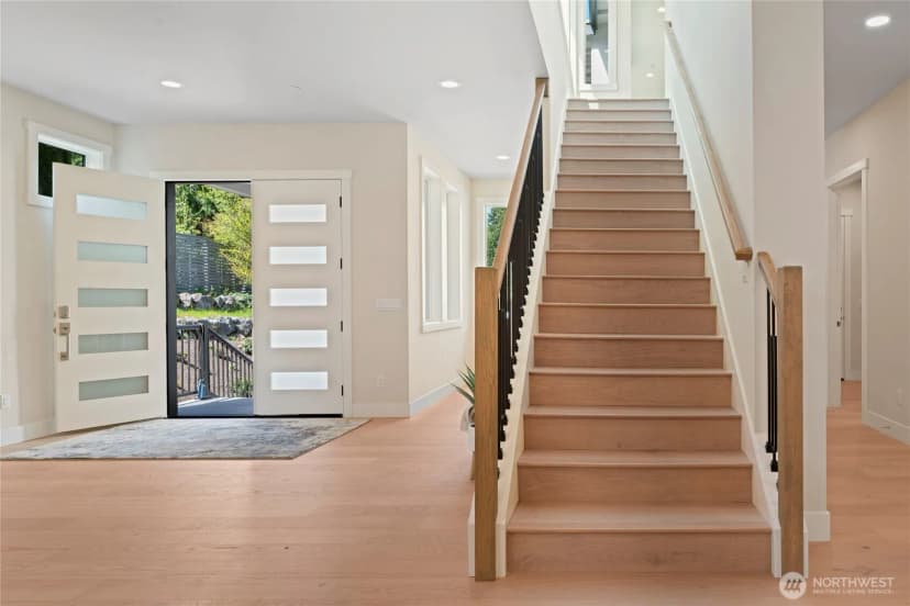 Property photo for 955 103rd Avenue Se, Bellevue photo 3