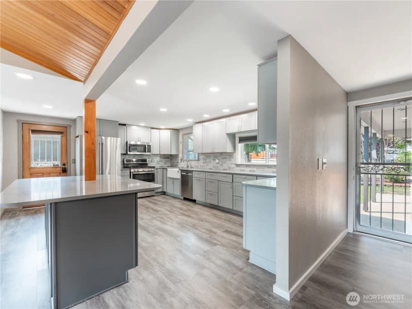 Property photo for 1205 Okanogan Avenue, Wenatchee photo 3