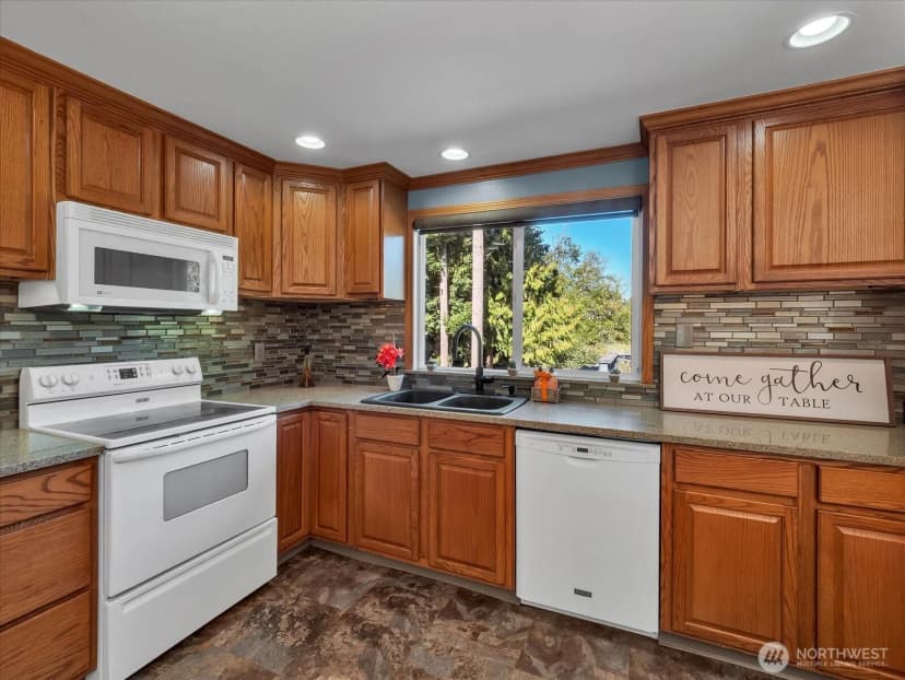 Property photo for 17503 24th Avenue Se, Bothell photo 11