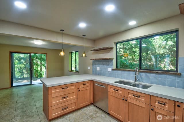 Property photo for 8747 Laguna Drive Sw, Olympia photo 3