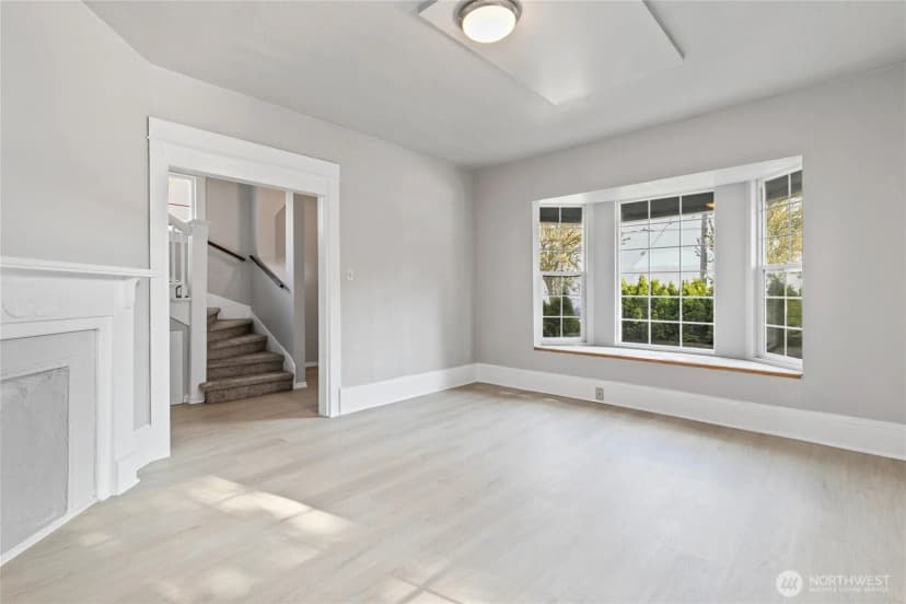 Property photo for 1310 Ne 52nd Street, Seattle photo 3