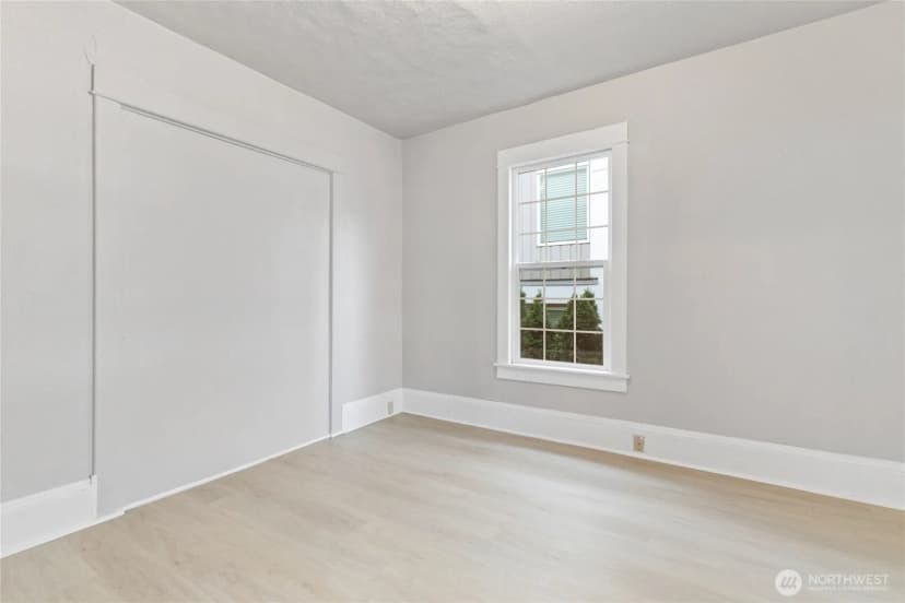 Property photo for 1310 Ne 52nd Street, Seattle photo 10