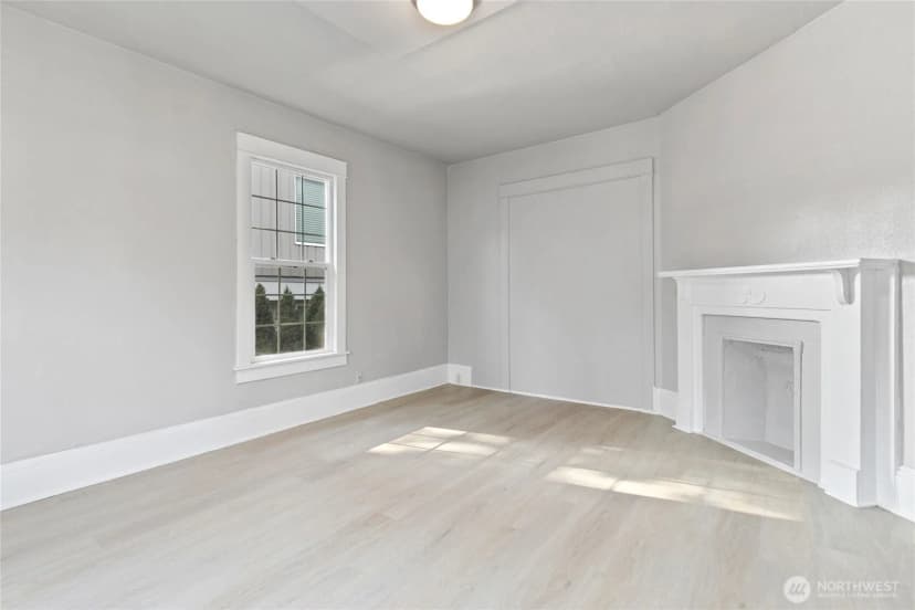 Property photo for 1310 Ne 52nd Street, Seattle photo 6