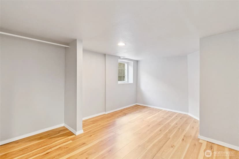 Property photo for 1310 Ne 52nd Street, Seattle photo 20