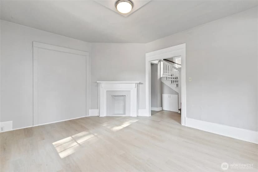 Property photo for 1310 Ne 52nd Street, Seattle photo 5