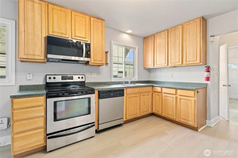 Property photo for 1310 Ne 52nd Street, Seattle photo 8