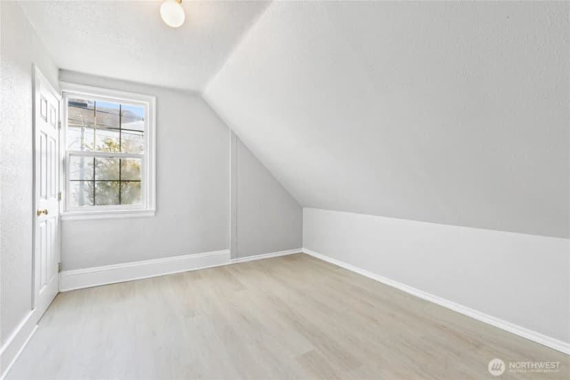 Property photo for 1310 Ne 52nd Street, Seattle photo 17