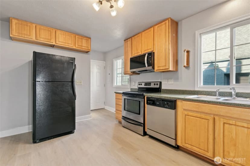 Property photo for 1310 Ne 52nd Street, Seattle photo 7