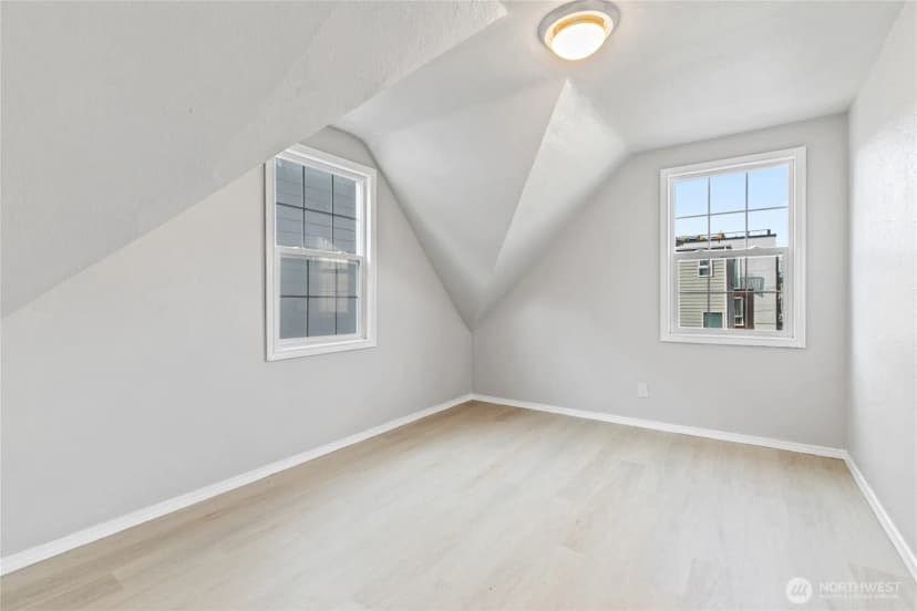 Property photo for 1310 Ne 52nd Street, Seattle photo 15