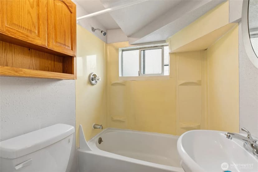 Property photo for 1310 Ne 52nd Street, Seattle photo 11