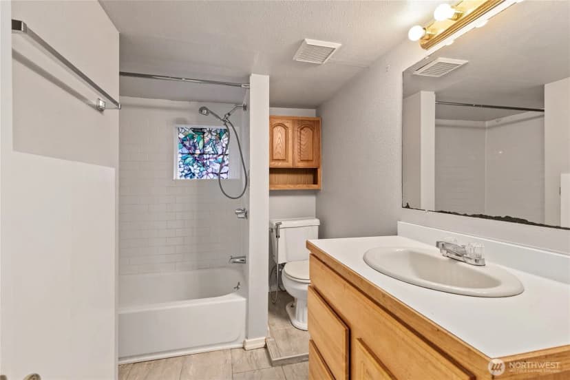 Property photo for 1310 Ne 52nd Street, Seattle photo 22