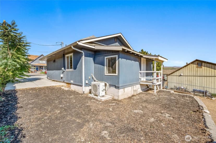 Property photo for 747 S Chelan Avenue, Wenatchee photo 3