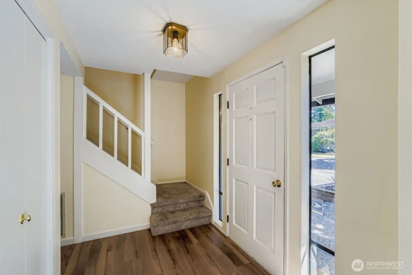 Property photo for 16629 158th Place Se, Renton photo 2