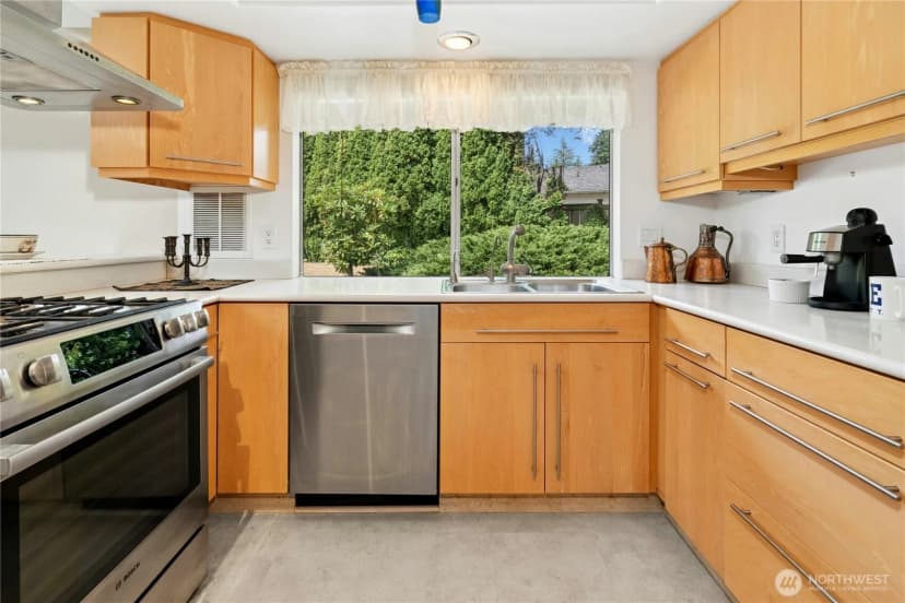 Property photo for 3002 162nd Place Se, Bellevue photo 7