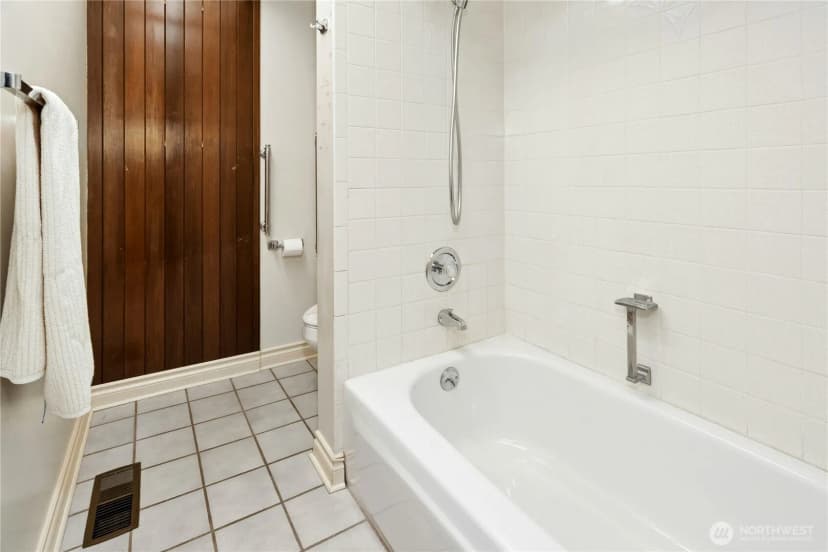 Property photo for 3002 162nd Place Se, Bellevue photo 18