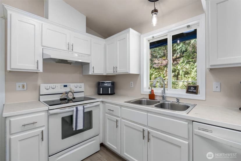Property photo for 16214 Dogwood Lane, Arlington photo 8
