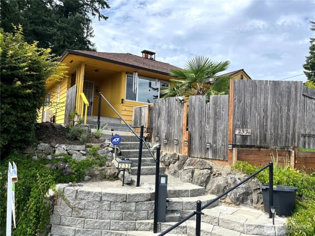 Property photo for 233 S Yantic Avenue, Bremerton photo 2