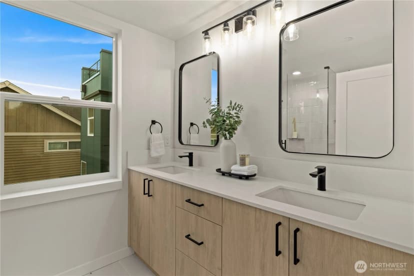 Property photo for 1529 N 39th Street, Seattle photo 17