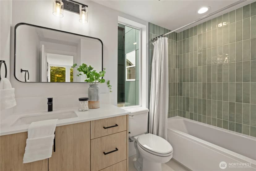 Property photo for 1529 N 39th Street, Seattle photo 21