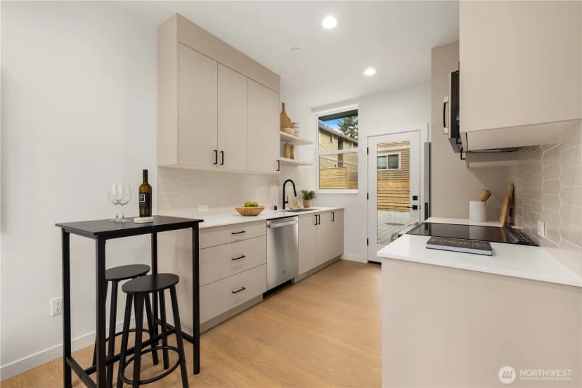 Property photo for 1529 N 39th Street, Seattle photo 9