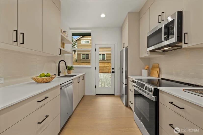 Property photo for 1529 N 39th Street, Seattle photo 12