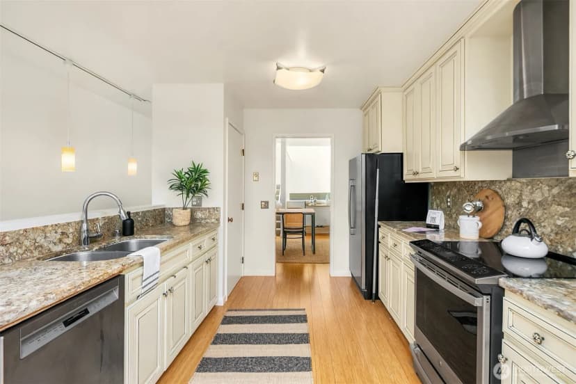Property photo for 4505 Ne 55th Street, Seattle photo 8