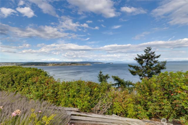Property photo for 1406 Bonnie View Acres Rd, Oak Harbor photo 2