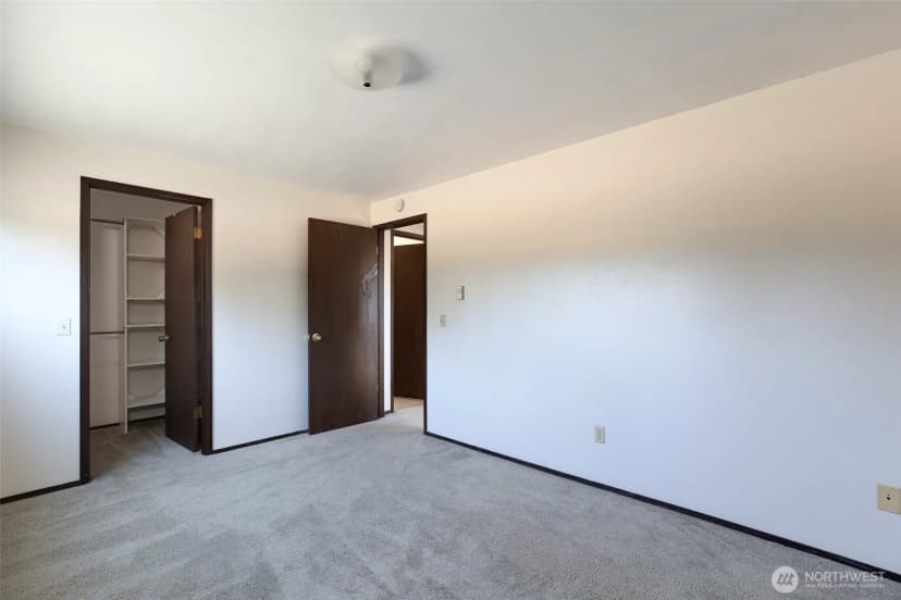 Property photo for 748 Sw Heller Street, Oak Harbor photo 11