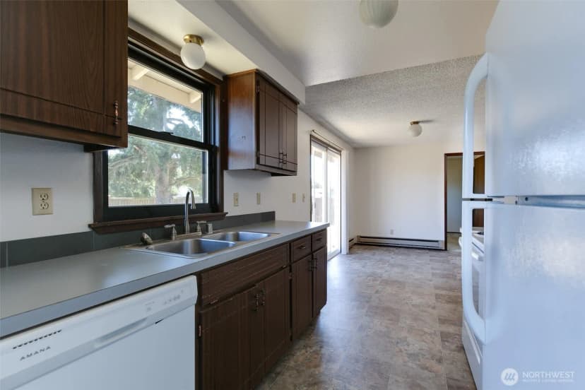 Property photo for 748 Sw Heller Street, Oak Harbor photo 8