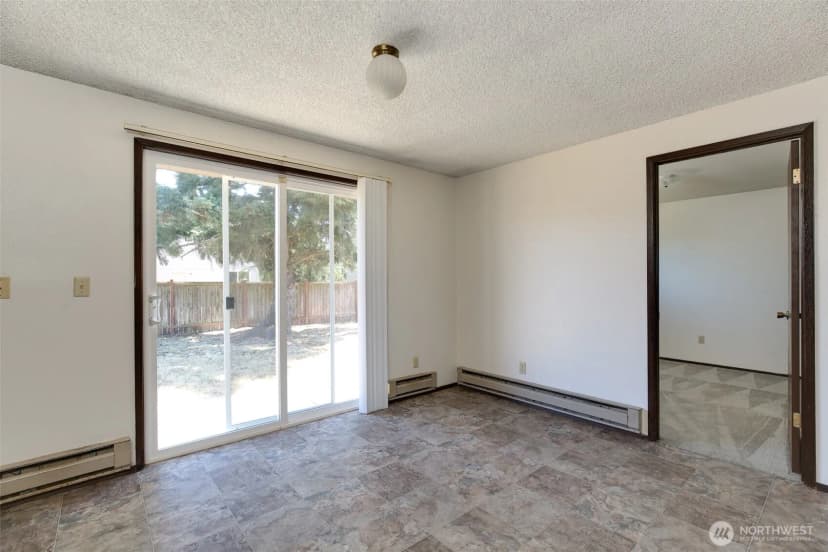 Property photo for 748 Sw Heller Street, Oak Harbor photo 10