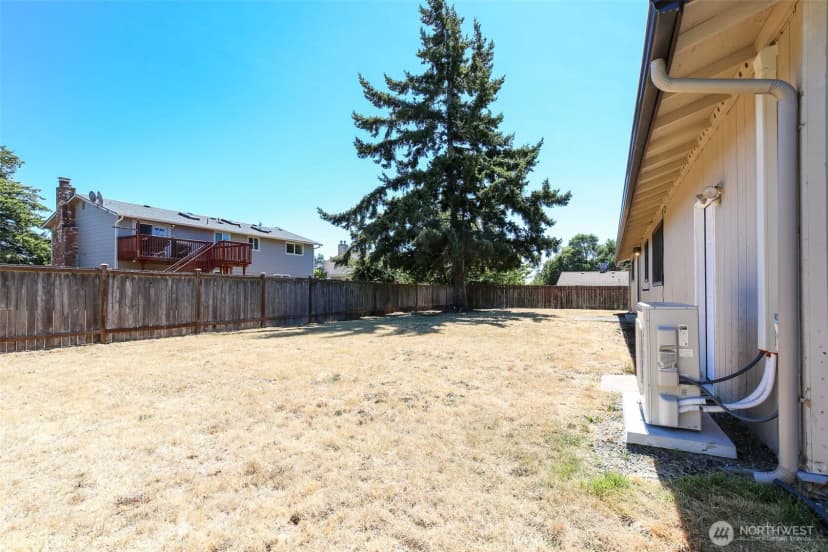 Property photo for 748 Sw Heller Street, Oak Harbor photo 19