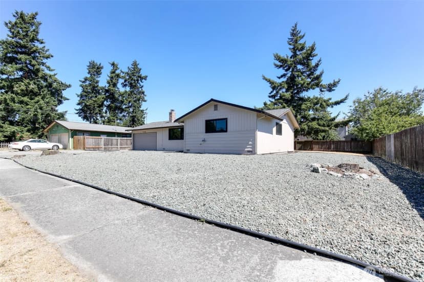 Property photo for 748 Sw Heller Street, Oak Harbor photo 28