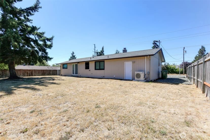 Property photo for 748 Sw Heller Street, Oak Harbor photo 18