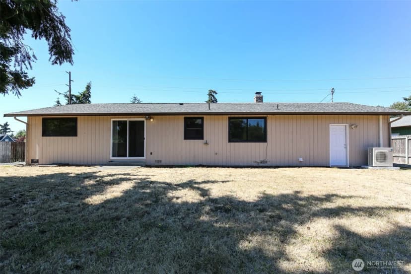 Property photo for 748 Sw Heller Street, Oak Harbor photo 17