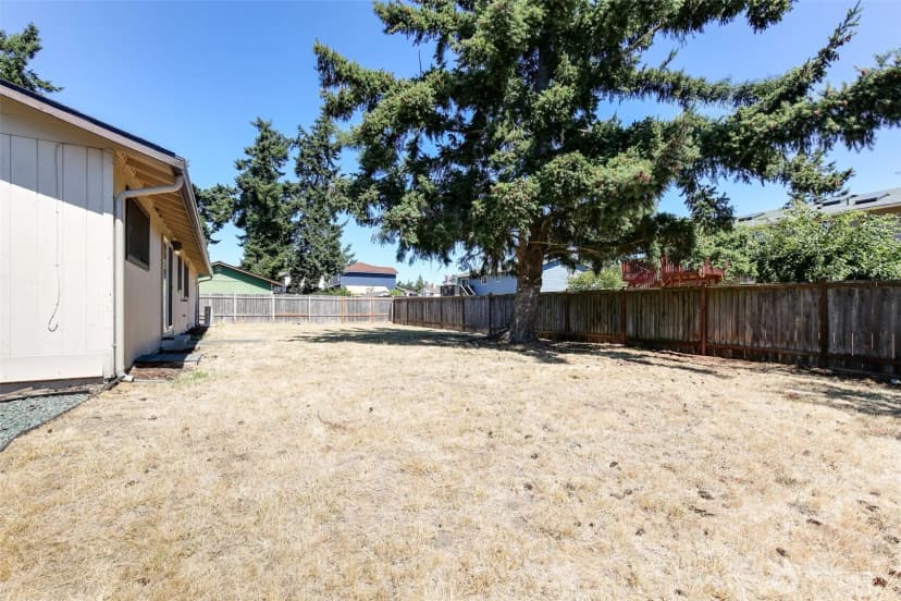 Property photo for 748 Sw Heller Street, Oak Harbor photo 15
