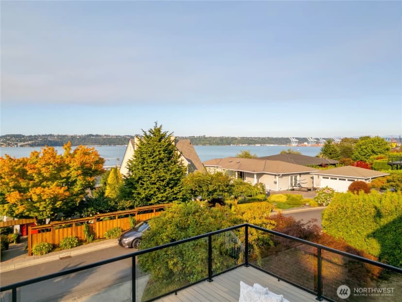 Property photo for 916 N Stadium Way, Tacoma photo 2