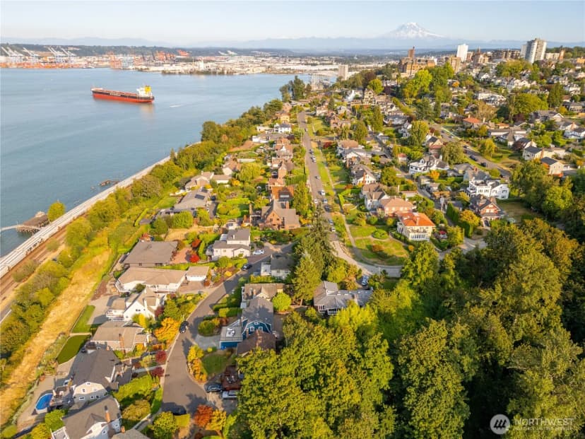 Property photo for 916 N Stadium Way, Tacoma photo 6
