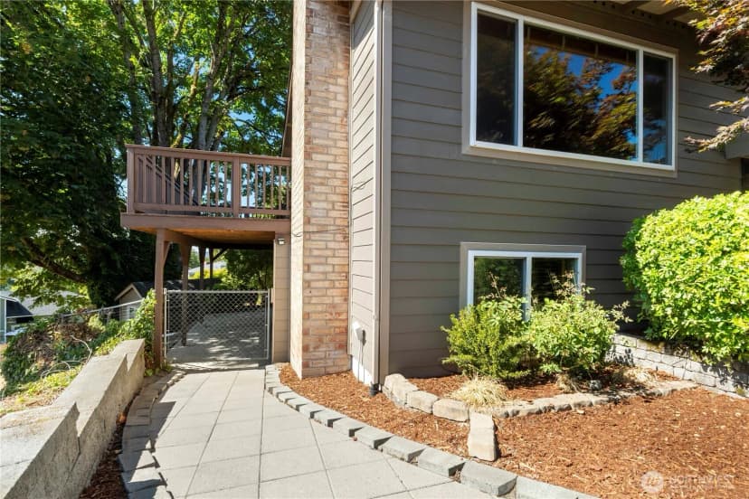 Property photo for 21328 96th Avenue S, Kent photo 4