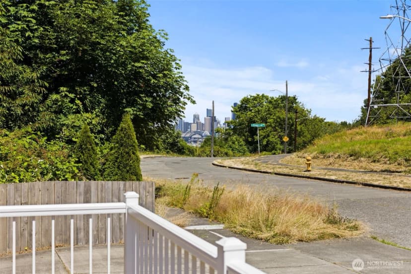 Property photo for 4525 10th Avenue S, Seattle photo 3