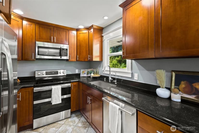 Property photo for 4525 10th Avenue S, Seattle photo 12