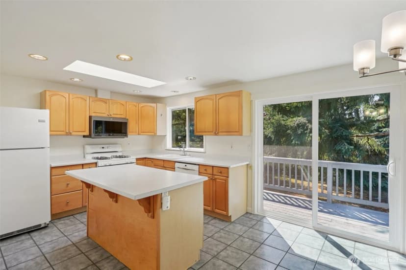 Property photo for 15335 81st Avenue Ne, Kenmore photo 9