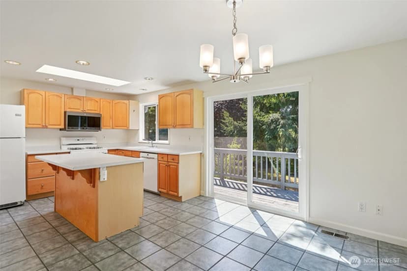Property photo for 15335 81st Avenue Ne, Kenmore photo 6