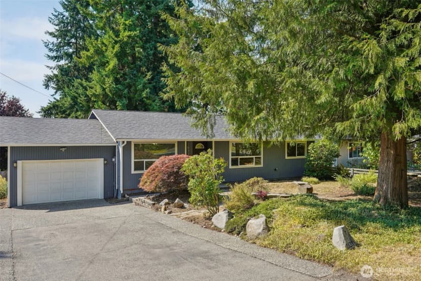 Property photo for 15335 81st Avenue Ne, Kenmore
