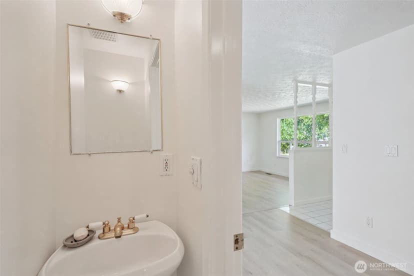Property photo for 15335 81st Avenue Ne, Kenmore photo 16