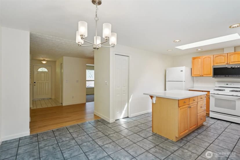 Property photo for 15335 81st Avenue Ne, Kenmore photo 7